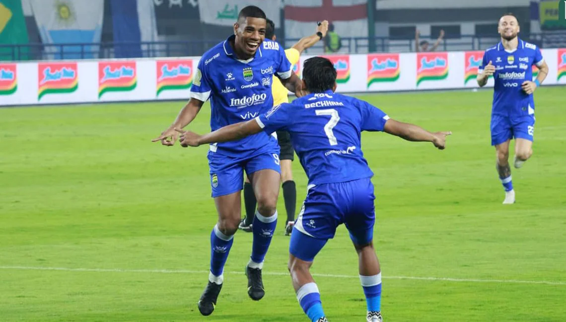 Persib Bakal Hadapi Persis Solo, Kembali Pimpin Klasemen