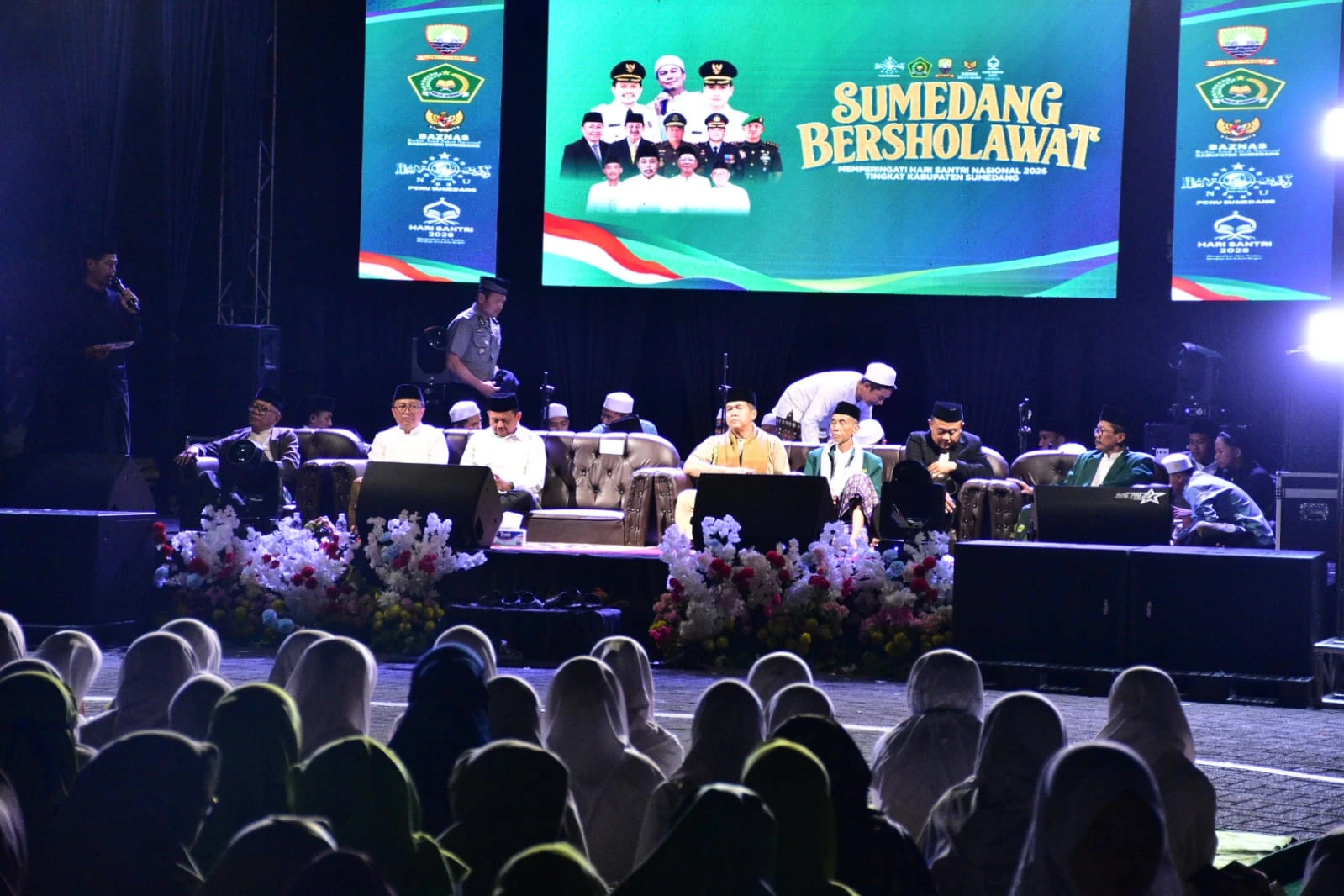 Suasana khusyuk dan khidmat menyelimuti Lapangan Pusdai Islamic Center Sumedang pada Kamis malam, 23 Oktober 2026.