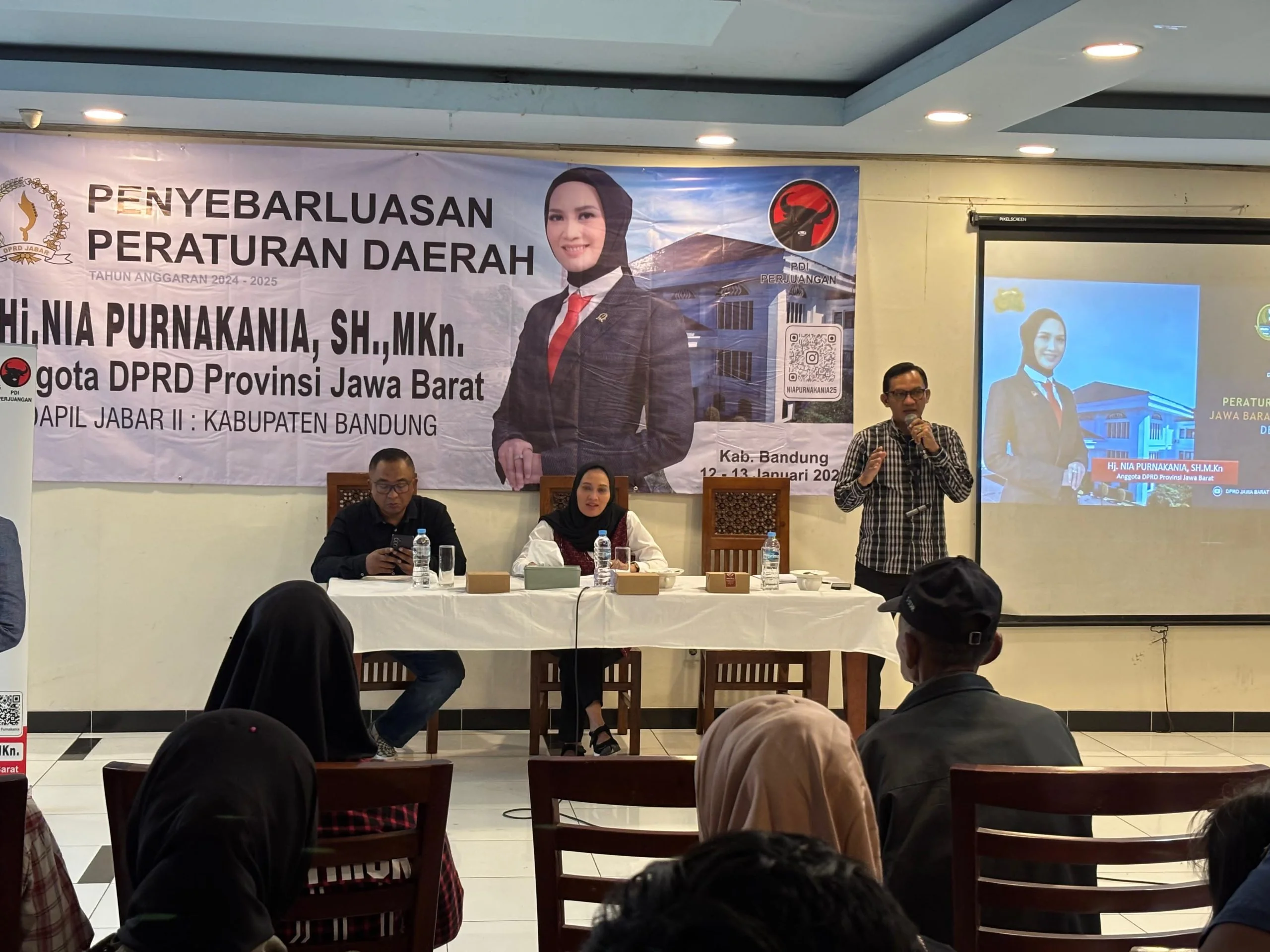 Anggota DPRD Provinsi Jawa Barat Nia Purnakania Melaksanakan Sosialisi Perda (Sosperda) No 2 tahun 2022 tentang Desa Wisata bertempat di Hotel Karasak Santun Kecamatan Ciparay, Kabupaten Bandung, Minggu (12/1/2025).