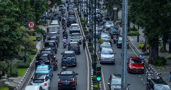 Dishub Kota Bandung membantu pengamanan masa libur panjang Isra Mi'raj-Imlek 2025 dengan tugas utama memastikan kelancaran arus lalu lintas yang dilewati wisatawan.