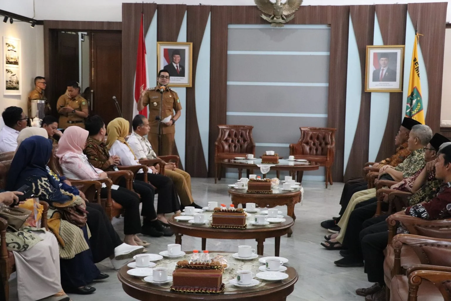 Wakil Wali Kota Sukabumi Bobby Maulana,secara resmi melepas 12 orang Pegawai Negeri Sipil.Ist