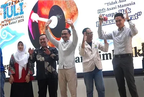 Wakil Bupati Sumedang M. Fajar Aldila saat membuka Pekan Tuli Internasional dan Hari Bahasa Isyarat Internasional di Aula Tampomas.Ist
