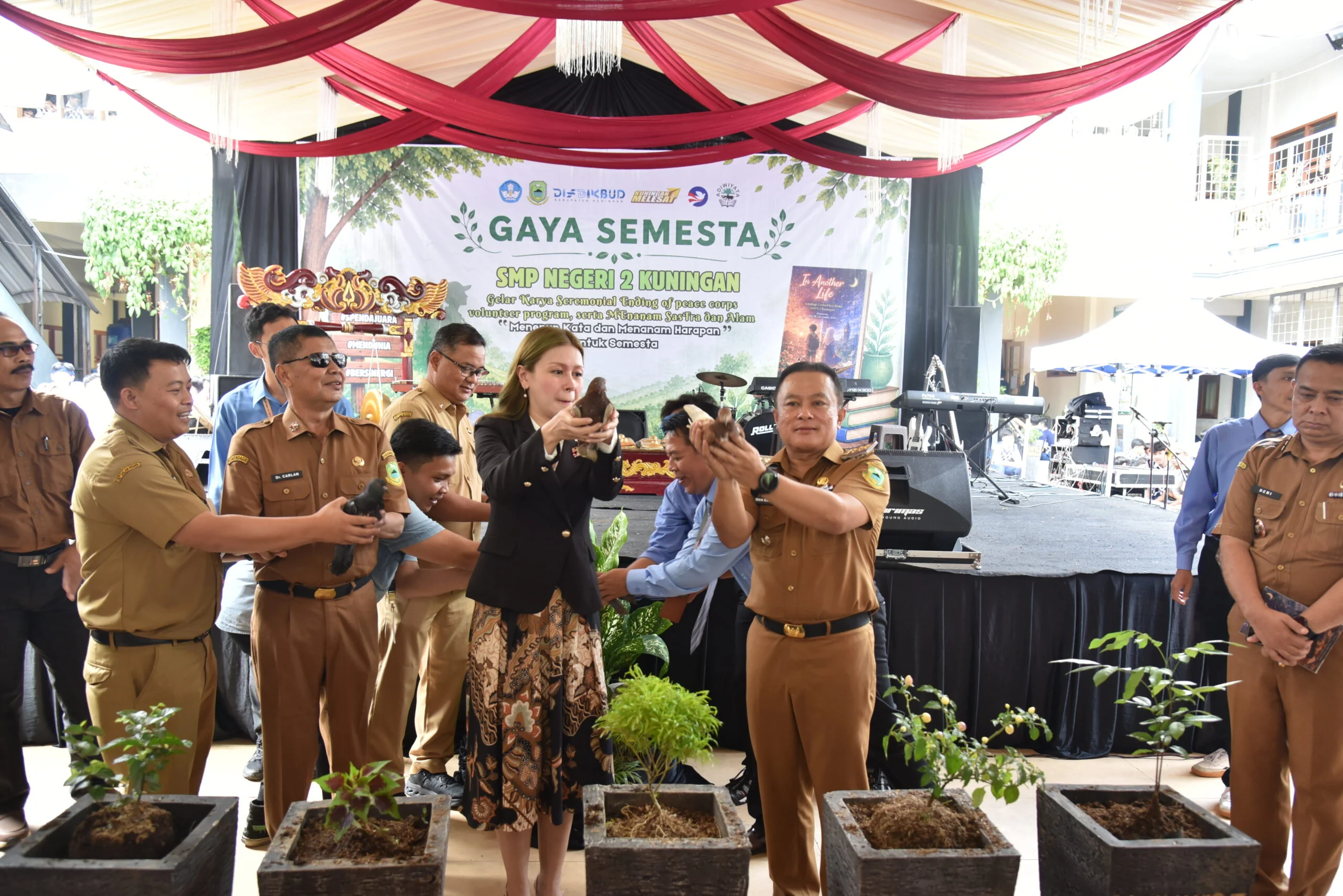 Bupati Kuningan Dr. H. Dian Rachmat Yanuar, M.Si menghadiri acara puncak GAYA SEMESTA.Dok-Diskominfo Kuningan
