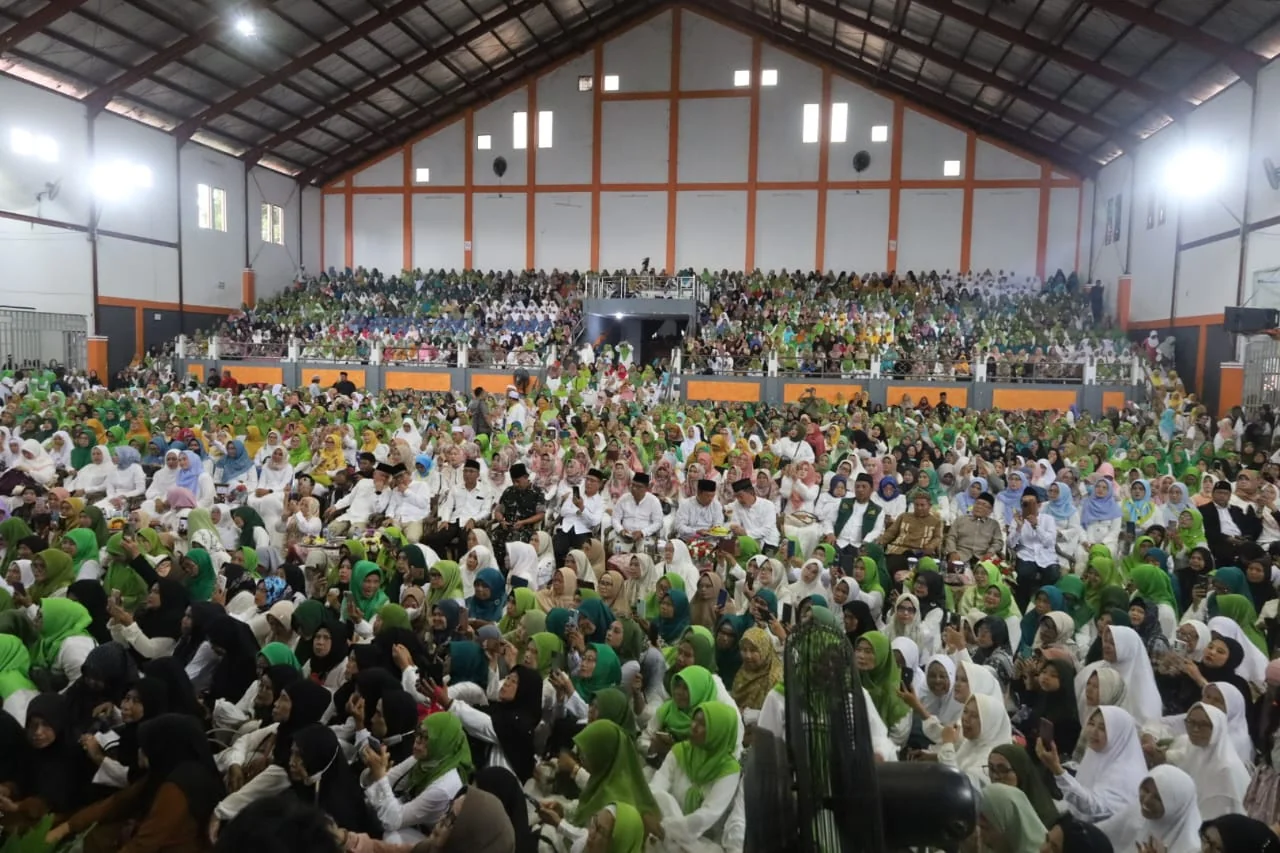 Ribuan jemaah memadati GOR Ewangga Kuningan pada Tabligh Akbar bertajuk “Kuningan Bertasbih, Bersama Meraih Berkah”.Ist