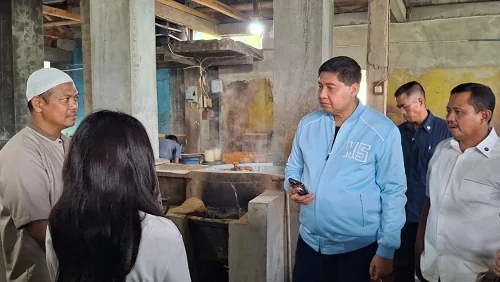 Bupati Dony Ahmad Munir yang mendampingi Menteri Perumahan dan Kawasan Permukiman (PKP) Maruarar Sirait dan Sekda Jabar Herman Suryatman di Giriharja.Dok-Diskominfosanditik Sumedang
