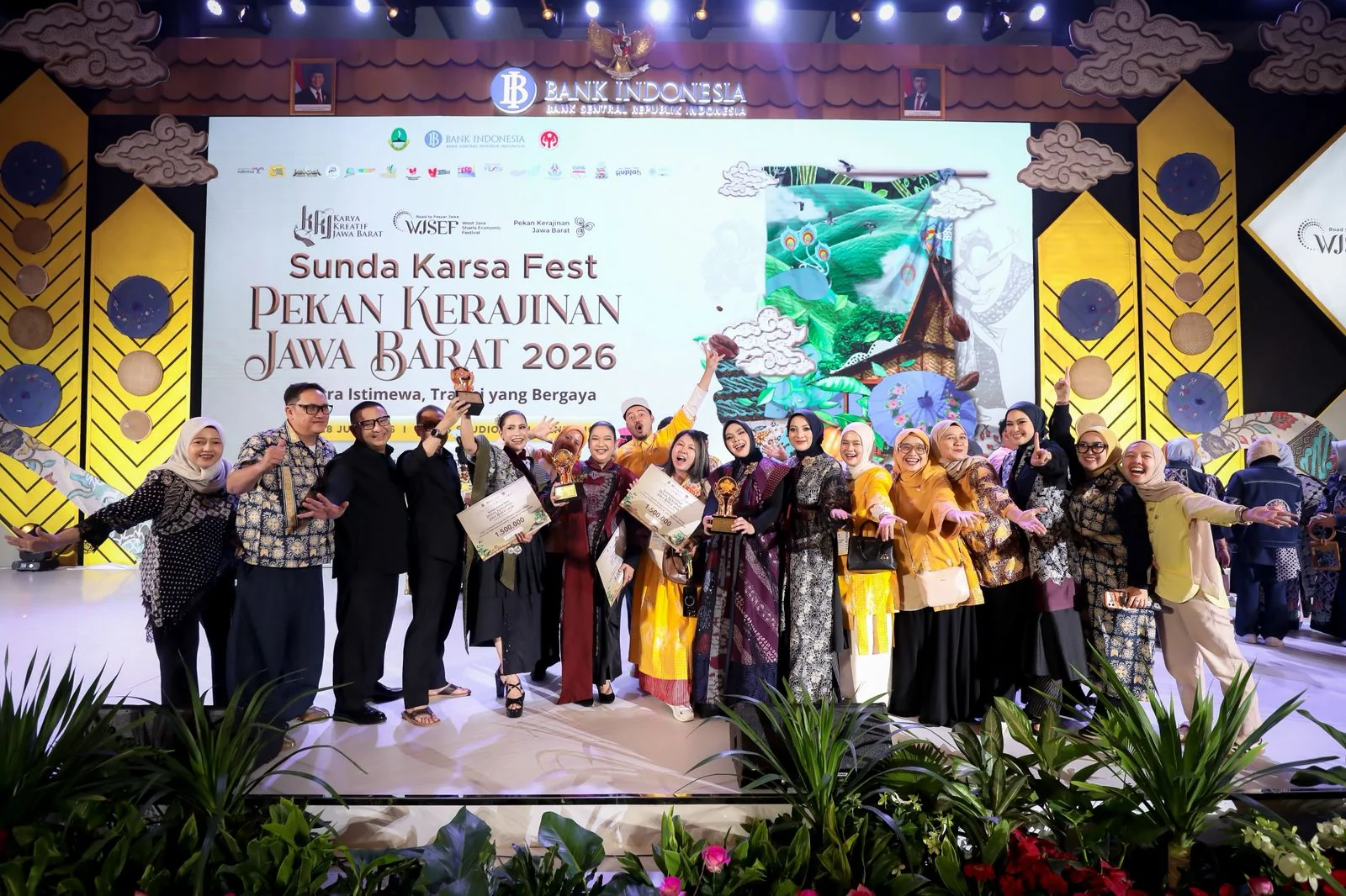 Kota Bandung kembali menorehkan prestasi gemilang pada ajang Pekan Kerajinan Jawa Barat 2026.Dok-Diskominfo Kota Bandung