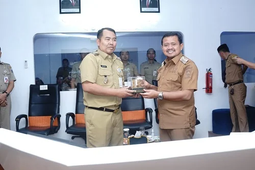 Bupati Sumedang  Dony Ahmad Munir menyambut hangat kedatangan rombongan Pemerintah Kabupaten Kepulauan Seribu.Ist