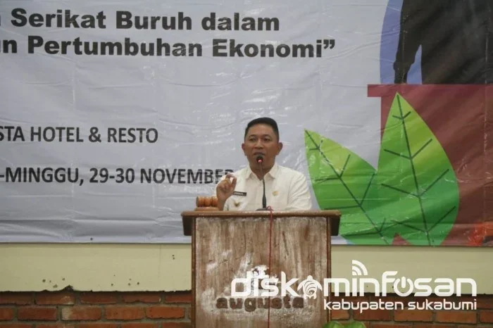 Wakil Bupati Sukabumi, Andreas, membuka Rapat Kerja Wilayah Konfederasi Serikat Buruh Seluruh Indonesia (KSBSI) Jawa Barat dan Konferensi Cabang Federasi Serikat Buruh Kimia, Industri Umum, Farmasi, dan Kesehatan (FSB KIKES) Sukabumi di Hotel Augusta Ciku