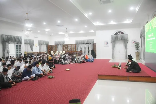 Bupati Sumedang Dony Ahmad Munir memberikan arahan mendalam kepada Aparatur Sipil Negara (ASN) saat Pengajian Rutin.Dok-Diskomimfosanditik