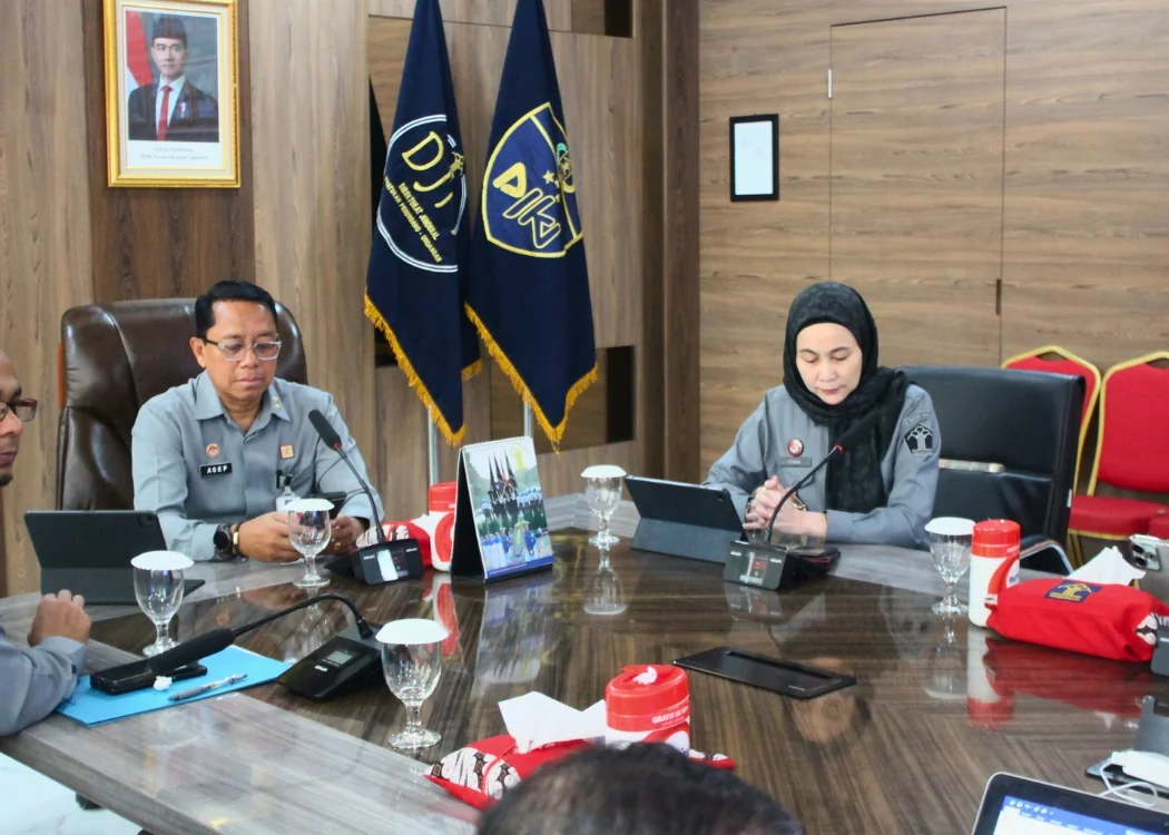 Kepala Kantor Wilayah Kemenkum Jabar Asep Sutandar dan Kepala Divisi Peraturan Perundang-undangan Funna Maulia Massaile.Ist