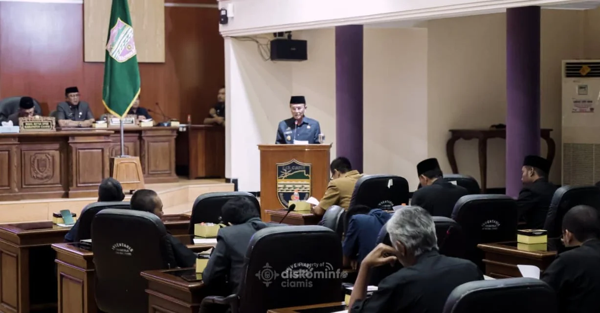 Bupati Ciamis, Herdiat Sunarya, menjawab pandangan umum fraksi-fraksi DPRD terkait Laporan Keterangan Pertanggungjawaban (LKPJ) Tahun Anggaran 2025.Dok-Diskominfo Ciamis
