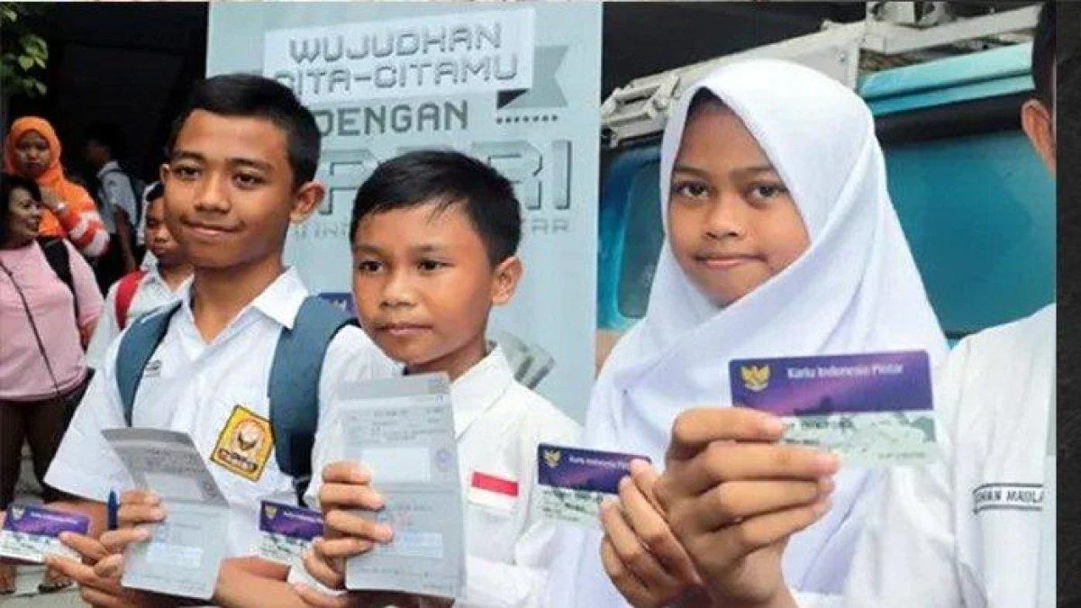Pemerintah Provinsi Jawa Barat berencana mengganti skema Bantuan Pendidikan Menengah Universal (BPMU) buntut dari berlarutnya penahanan ijazah oleh SMA/SMK swasta.