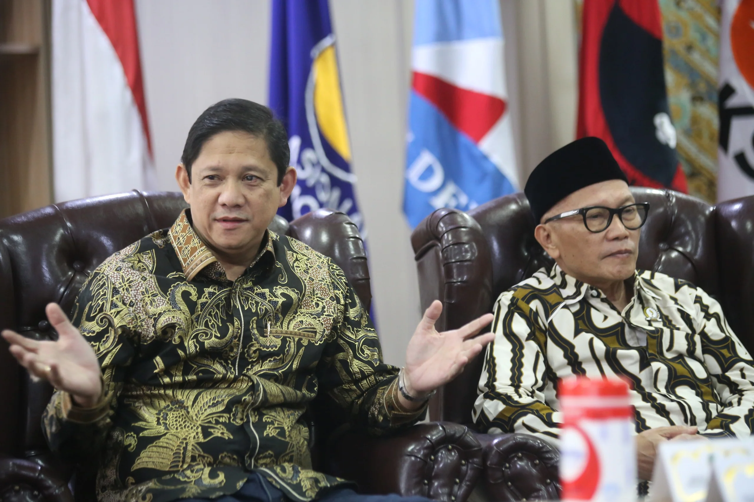 Wakil Ketua DPRD Jabar MQ Iswara dan Koni jabar (Dok Humas)