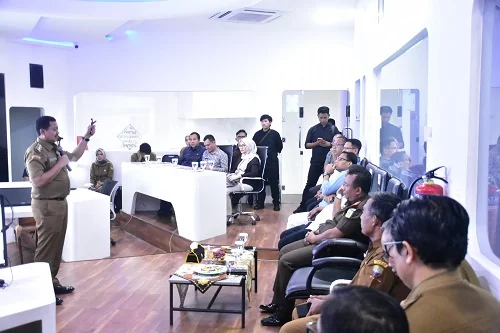 Bupati Sumedang Dony Ahmad Munir menyampaikan, era baru pemerintahan menuntut setiap kebijakan berbasis fakta yang real-time, bukan sekadar asumsi.Ist