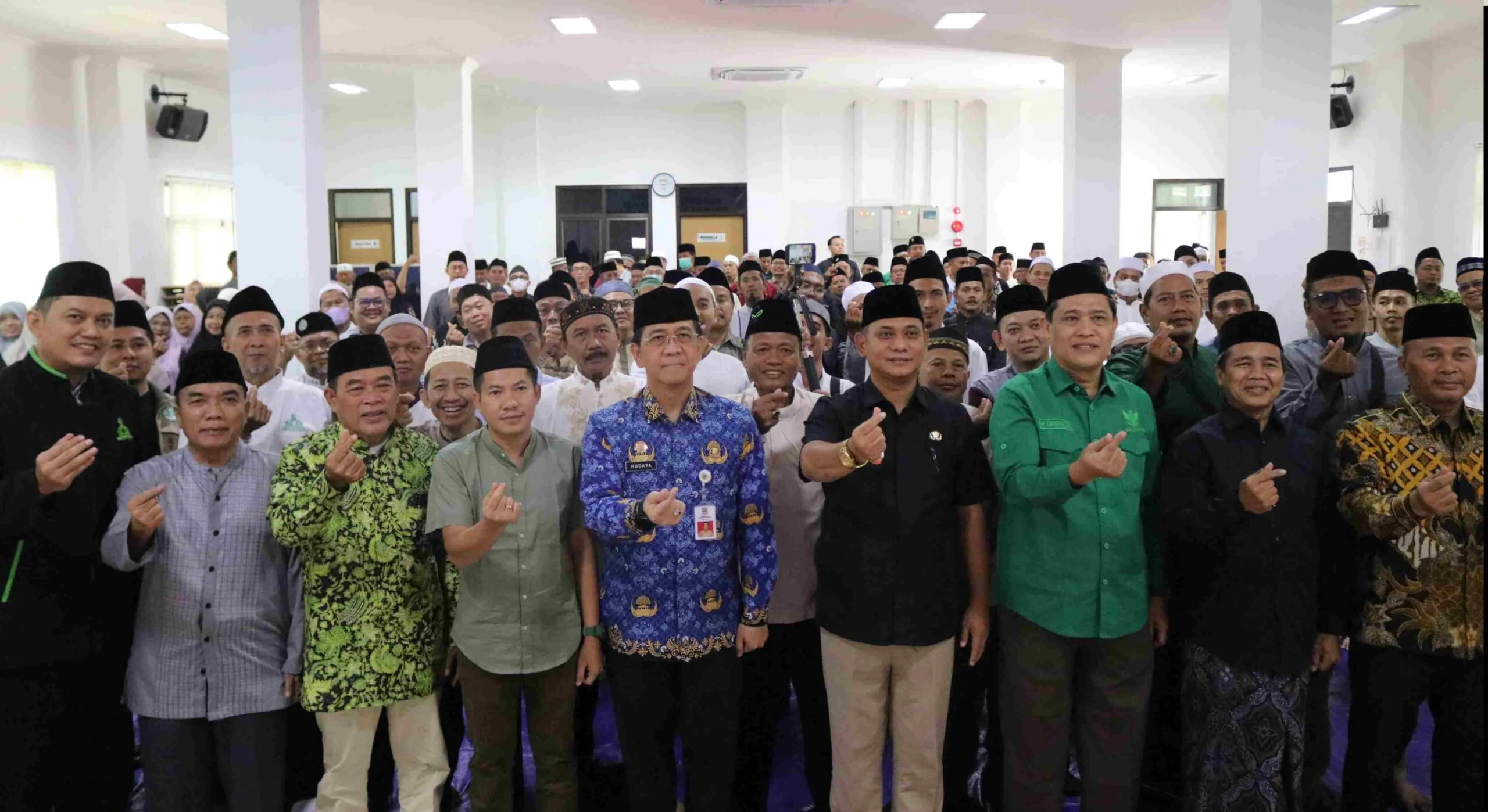 Plt Bupati Bekasi Asep Surya Atmaja menghadiri kegiatan penyaluran bantuan Fii Sabilillah dari Baznas Kabupaten Bekasi untuk untuk 1000 guru ngaji, imam dan marbot serta perwakilan organisasi masyarakat Islam di wilayah Kabupaten Bekasi.Dok-Newsroom Disko