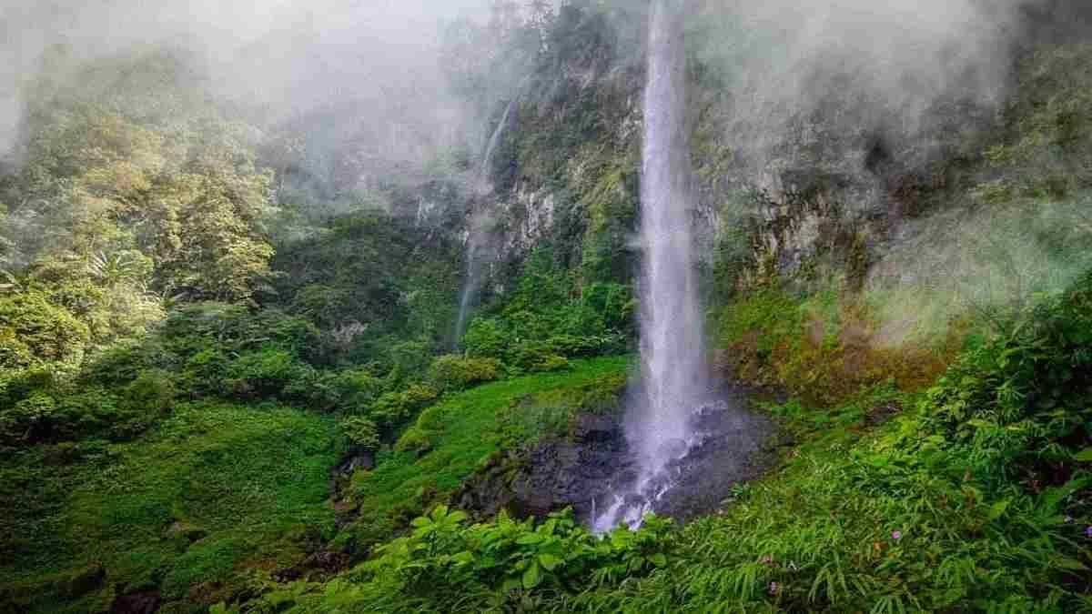 Curug Cileat, Kampung Cibago, Desa Mayang, Kecamatan Cisalak, Kabupaten Subang