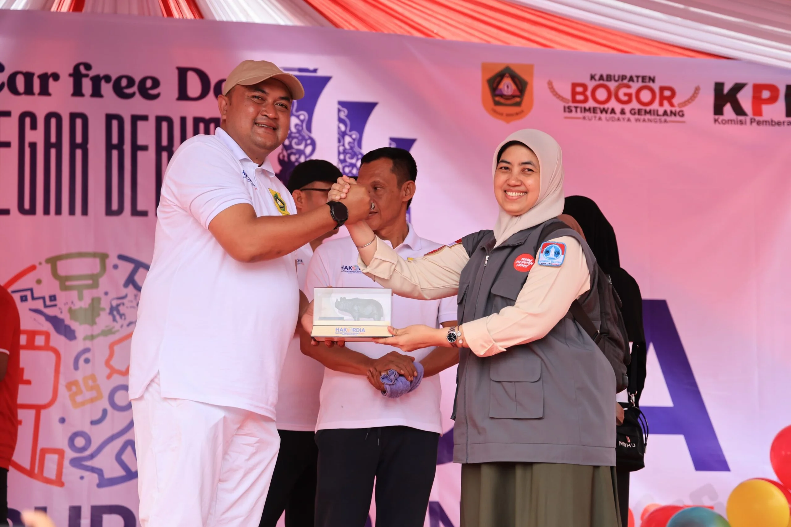Bupati Bogor, Rudy Susmanto, memimpin pembacaan deklarasi anti korupsi pada peringatan Hari Anti Korupsi Sedunia (Hakordia) tahun 2025.Ist