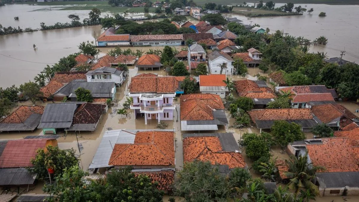 Lokasi Rawan Banjir, Dedi Mulyadi Tunda Pembangunan SMA–SMK di Karawang