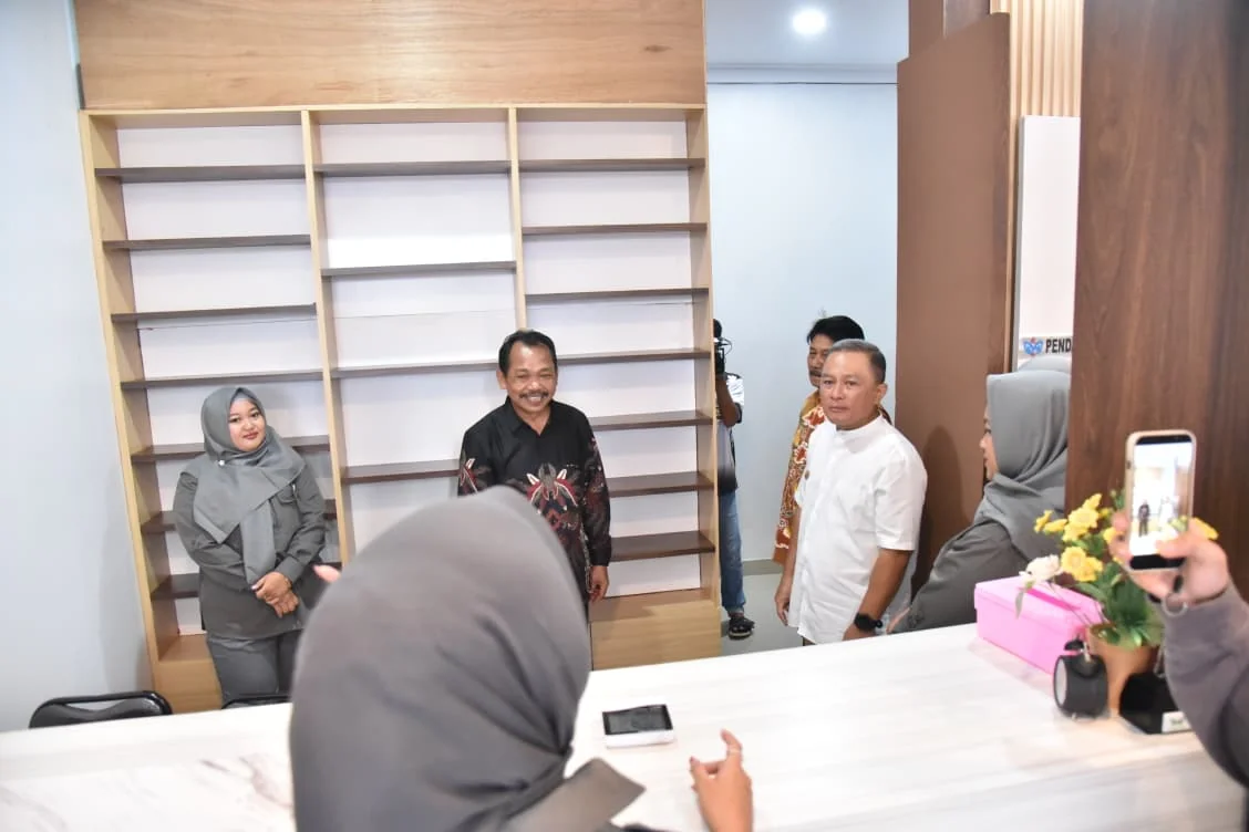 Bupati Kuningan, Dr. H. Dian Rachmat Yanuar, M.Si. meresmikan Klinik Pratama Karang Medika Ciawigebang.Dok-IKP/Diskominfo Kuningan