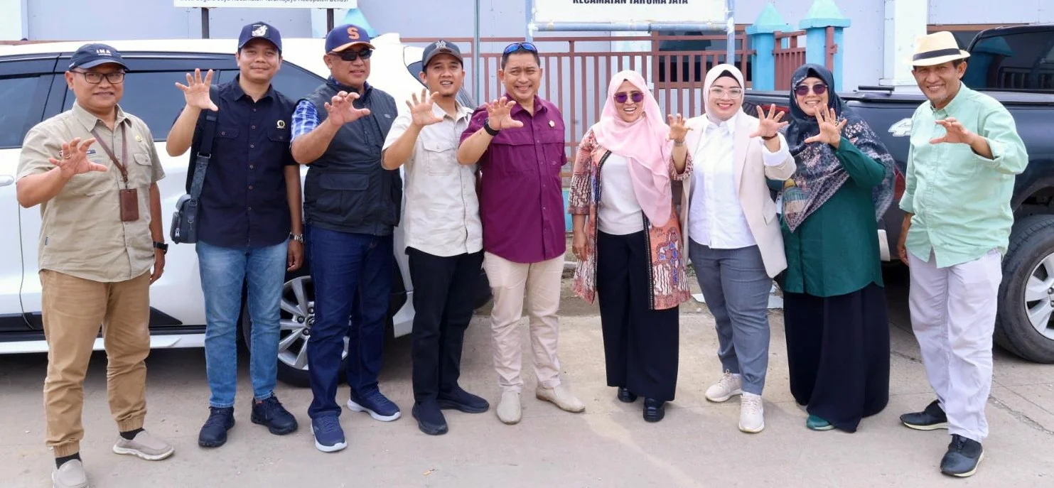 Komisi II DPRD Provinsi Jawa Barat melaksanakan kunjungan kerja ke TPI PAL Jaya dalam rangka pemantauan pagar laut di Kabupaten Bekasi, Rabu, 5 Februari 2025.