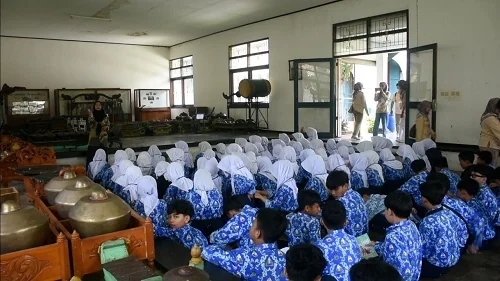 Pelajar dari SMPN 1 dan SMPN 2 Jatinangor mengunjungi  Museum Prabu Geusan Ulun, Kamis (20/11/2025).Ist
