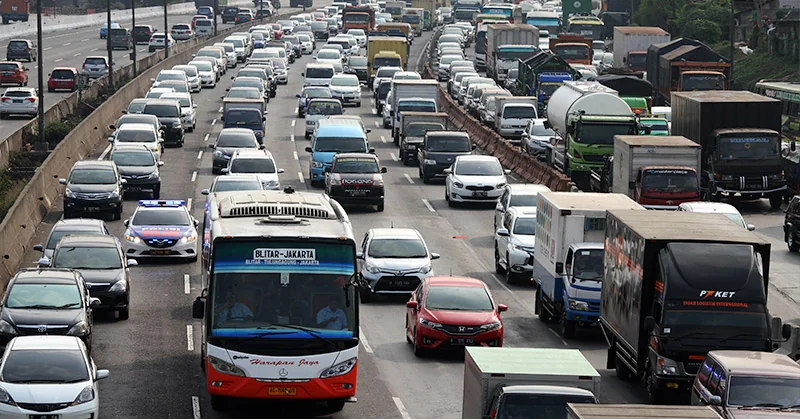 Tol Jakarta-Cikampek Ramai Lancar,  Puncak Libur Nataru Selasa 24 Desember