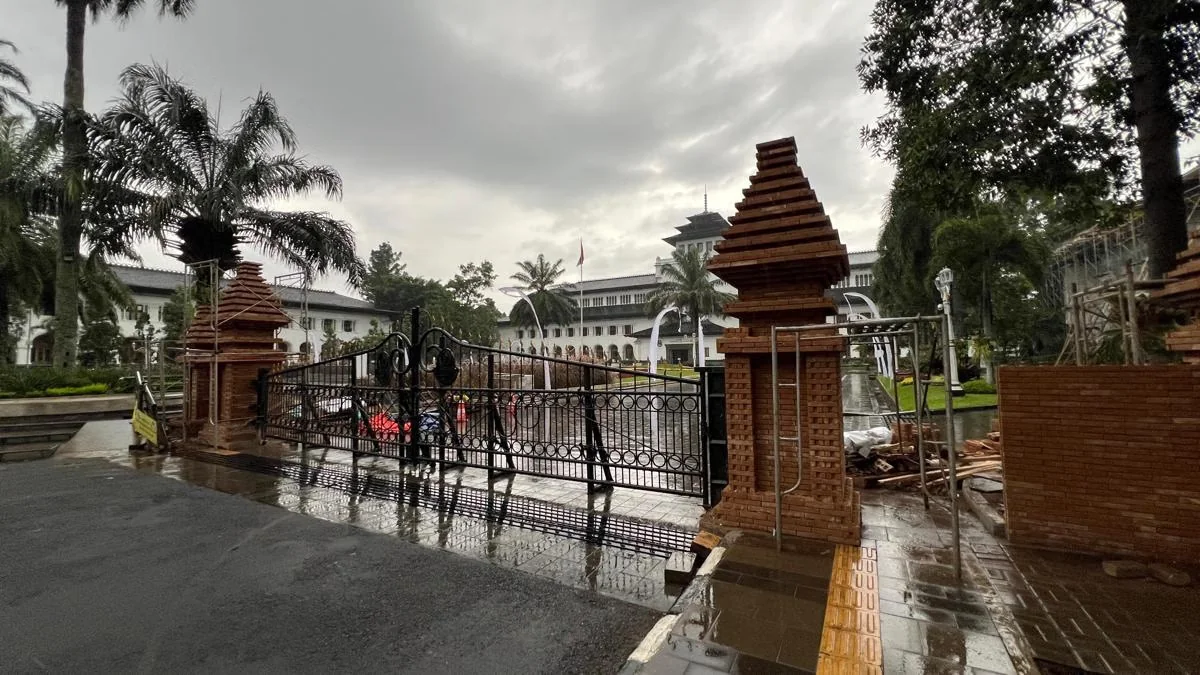 Pengamat: Renovasi Gerbang Gedung Sate Tampak Megah, tapi Hampa Manfaat