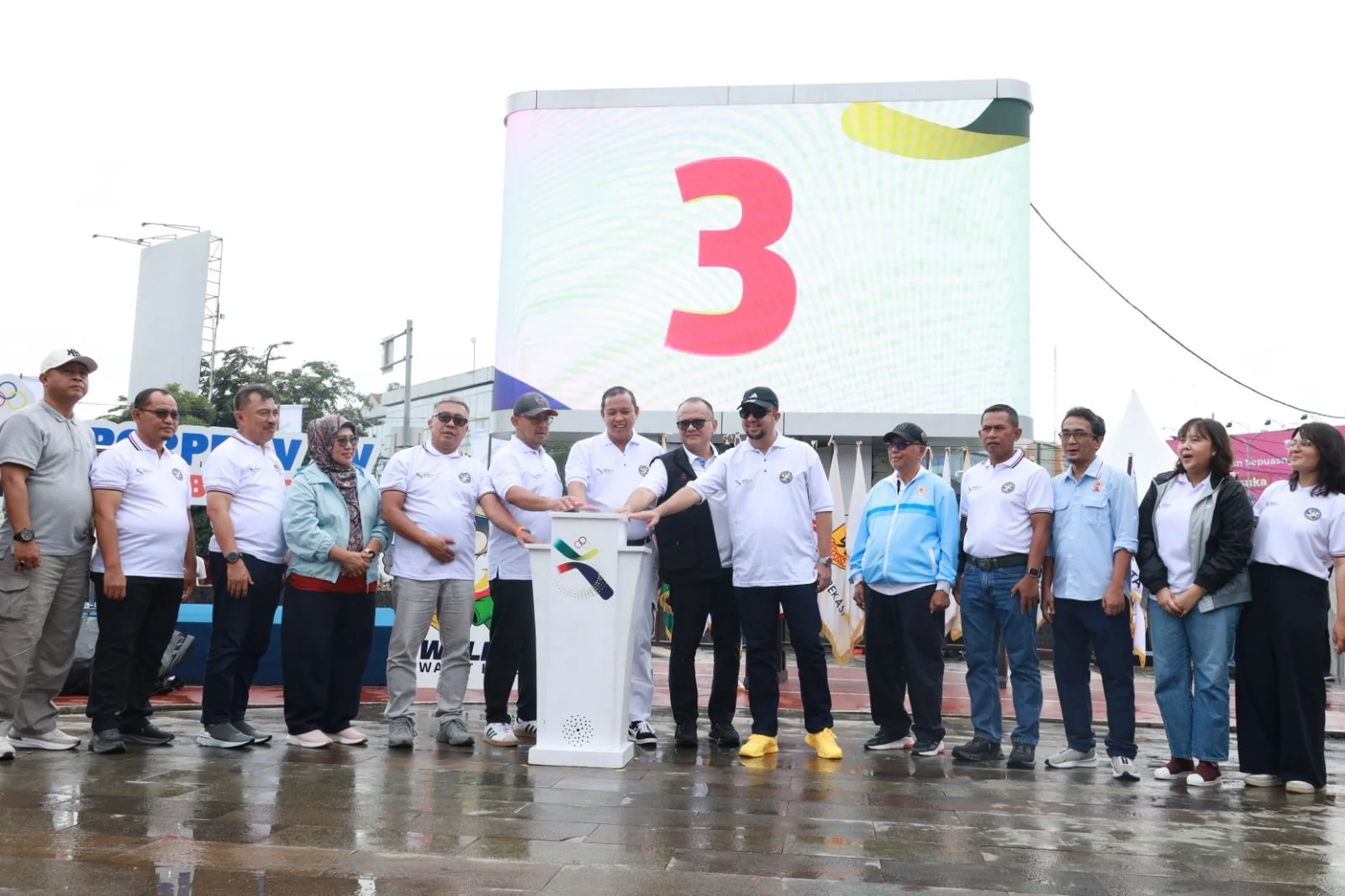 Ketua Umum KONI Jawa Barat, Prof. Dr. M. Budiana, secara resmi mengumumkan pelaksanaan Pekan Olahraga Provinsi (Porprov) Jawa Barat XV yang akan berlangsung pada 7 hingga 20 November mendatang, dengan Kota Bekasi.Dok-Diskominfostandi Kota Bekasi