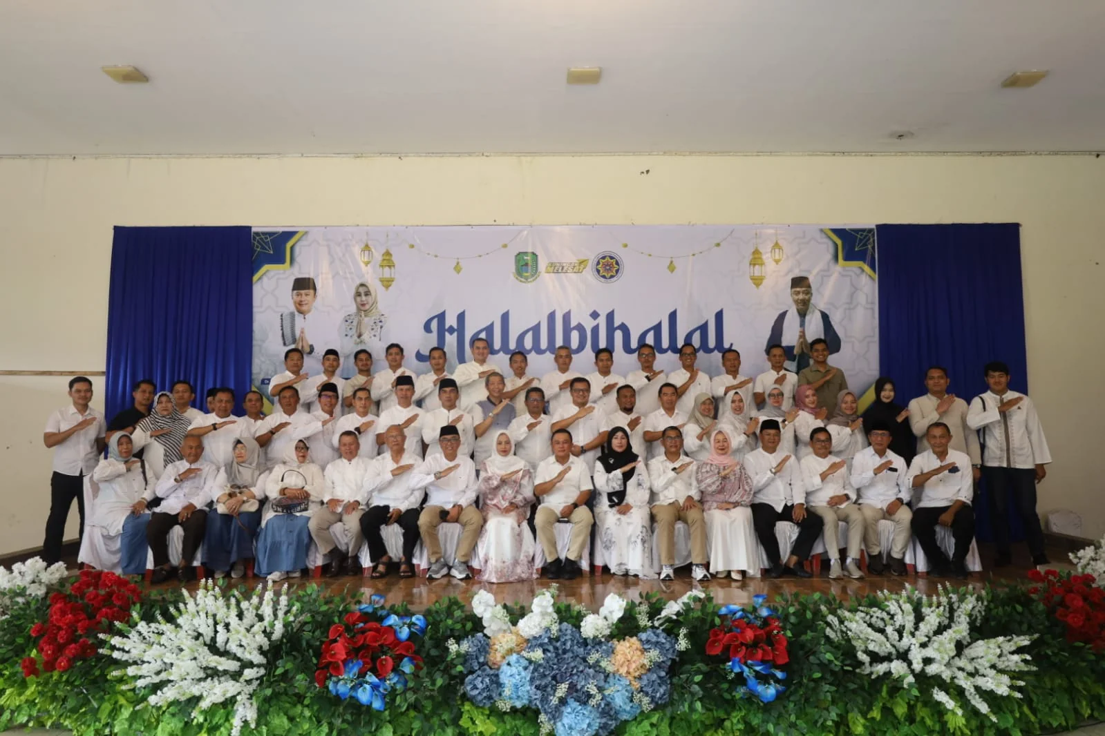 Acara tersebut dihadiri oleh Bupati Kuningan Dr. H. Dian Rachmat Yanuar, M.Si., beserta istri, Wakil Bupati Kuningan Tuti Andriani, S.H., M.Kn., Sekretaris Daerah Uu Kusmana, S.Sos., M.Si., beserta istri, para Asisten Daerah, Kepala SKPD, Camat, Kabag, se