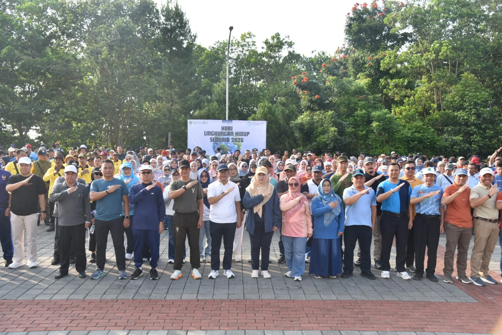 Wakil Bupati Kuningan, Tuti Andriani, S.H., M.Kn., mewakili Bupati Kuningan Dr. H. Dian Rachmat Yanuar, M.Si., membuka kegiatan Peringatan Hari Lingkungan Hidup Sedunia Tahun 2026 yang berlangsung di Komplek Islamic Center Kuningan.Dok-Diskominfo Kuningan