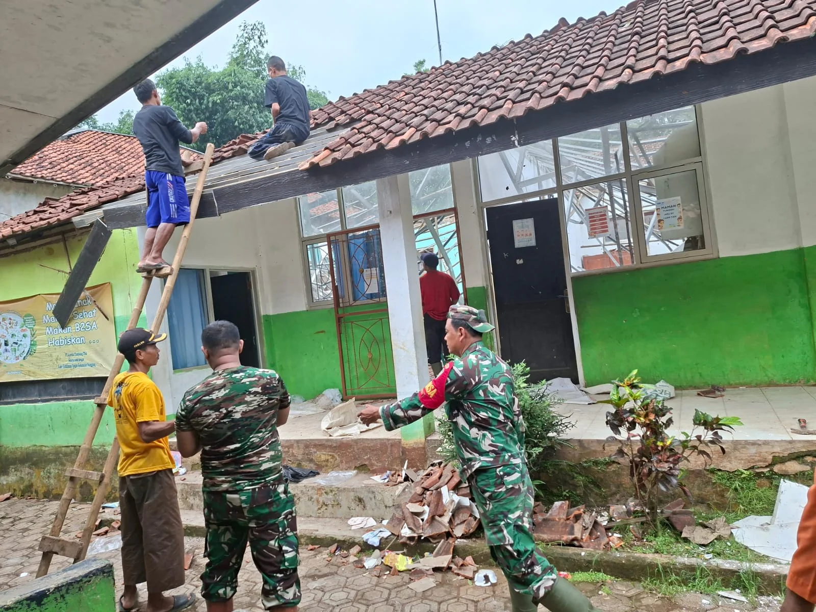 Dinas Pendidikan bergerak cepat menindaklanjuti kerusakan fasilitas pendidikan yang terjadi di SDN Ciketug, Kecamatan Nanggung, akibat cuaca buruk.Ist