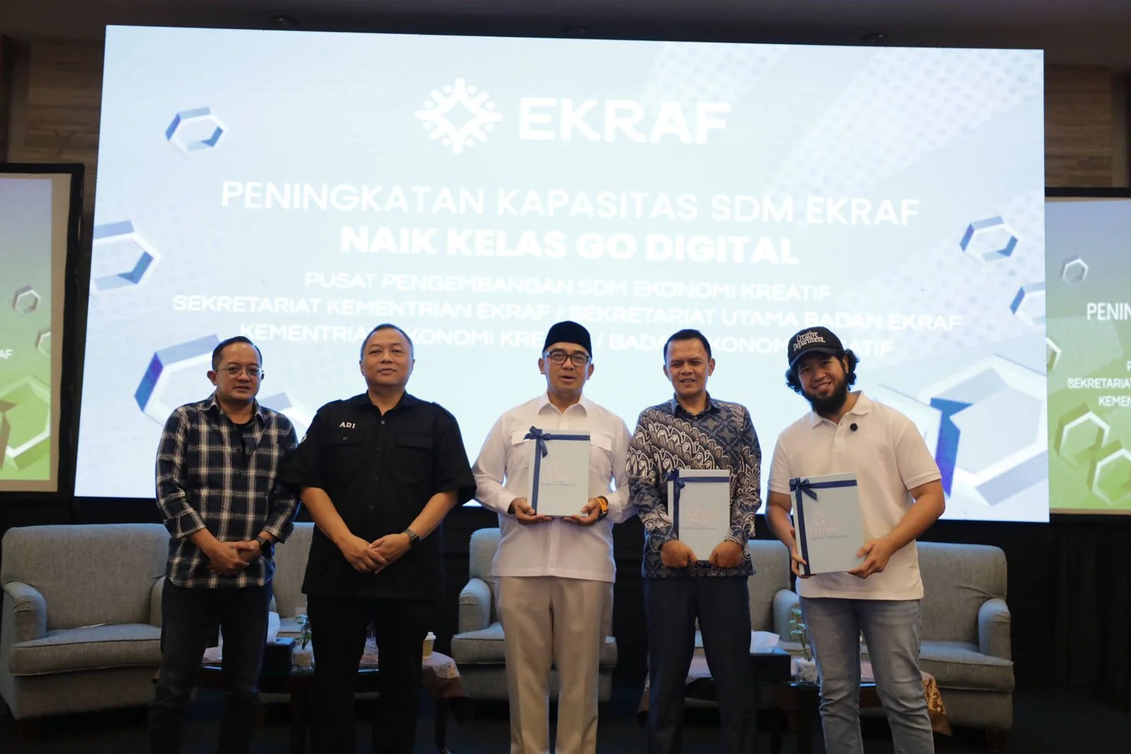 Wali Kota Bandung, Muhammad Farhan mengungkapkan, penguasaan teknologi digital kini menjadi kunci utama memenangkan persaingan di era modern.Dok-Diskominfo Kota Bandung