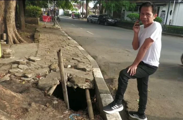 Bak Kontrol Trotoar Rusak di Pusat Kota, Bupati Purwakarta Sentil DPUTR