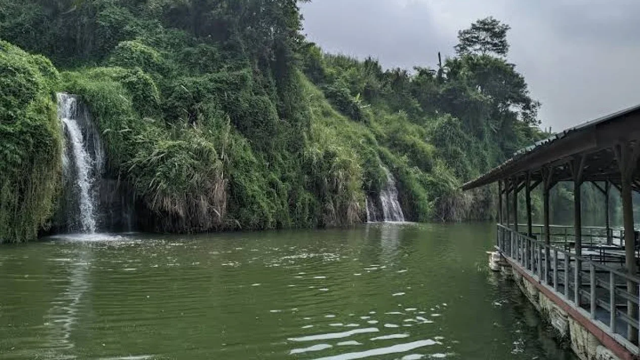 Menikmati Panorama Alam yang Indah di Curug Ciwideng Subang