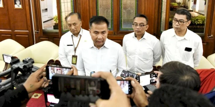 Pemda Provinsi Jawa Barat melakukan perubahan Upah Minimum Sektoral Kabupaten/Kota (UMSK) di Daerah Provinsi Jawa Barat.