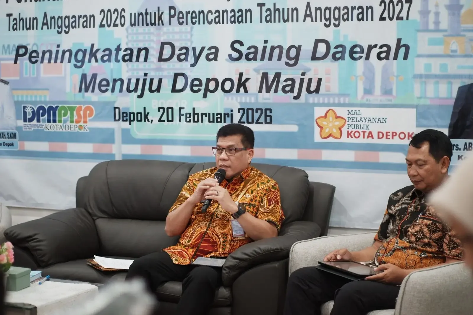 Sekda Kota Depok, Mangnguluang Mansur saat menghadiri Forum Renja DPMPTSP di Aula MPP Kota Depok.(Foto : JD01/Diskominfo)
