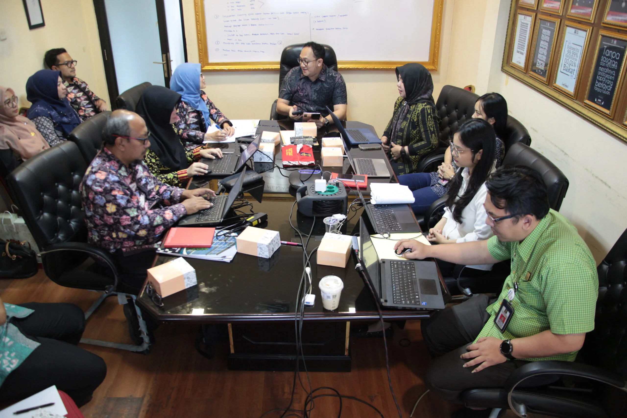 Kepala Divisi Peraturan Perundang-undangan dan Pembinaan Hukum, Ferry Gunawan C, yang mewakili Kepala Kantor Wilayah Kemenkum Jabar, Asep Sutandar.Dok-Humas Kemenkum Jabar