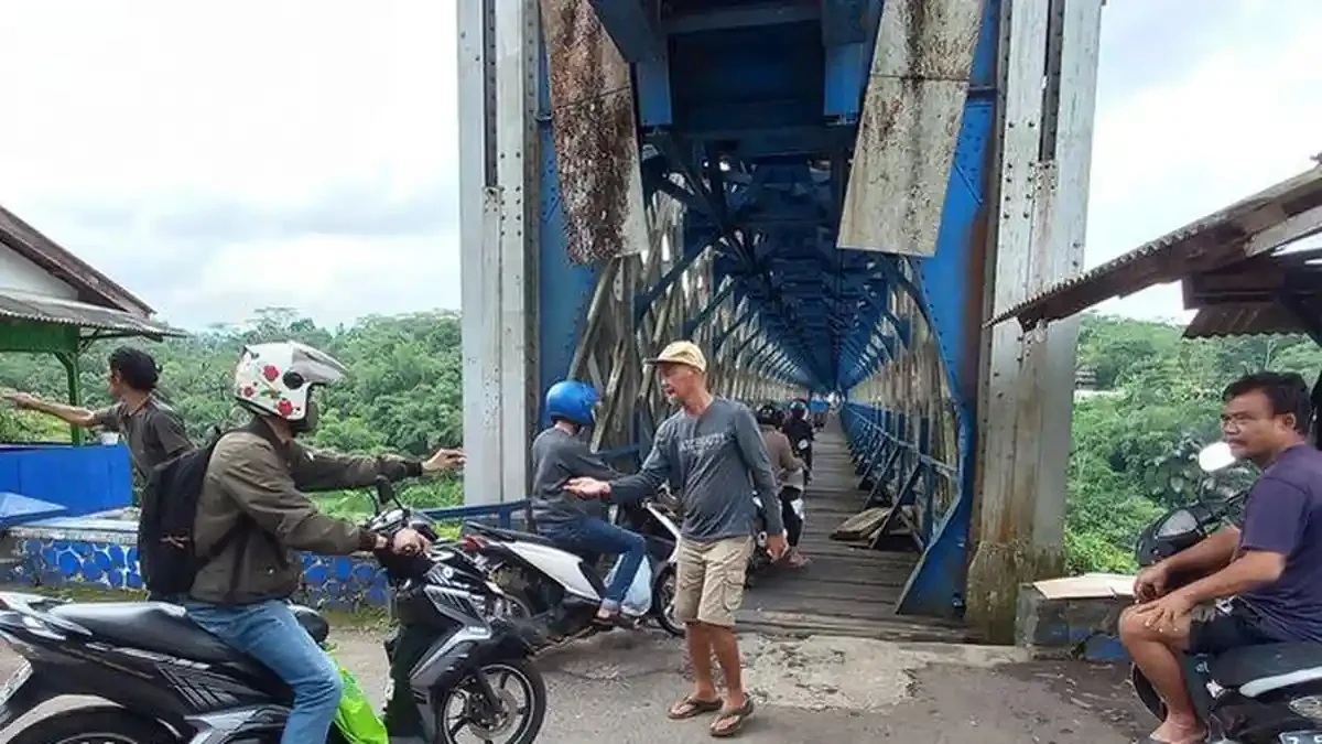 Jembatan-Cirahong-Dibuka