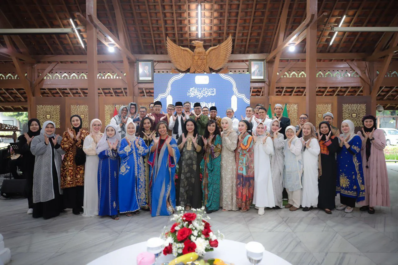Ketua Dekranasda Kota Bandung, Aryatri Benarto Farhan mendorong para pelaku usaha senior yang telah berpengalaman untuk aktif membimbing UMKM baru.Dok-Diskominfo Kota Bandung