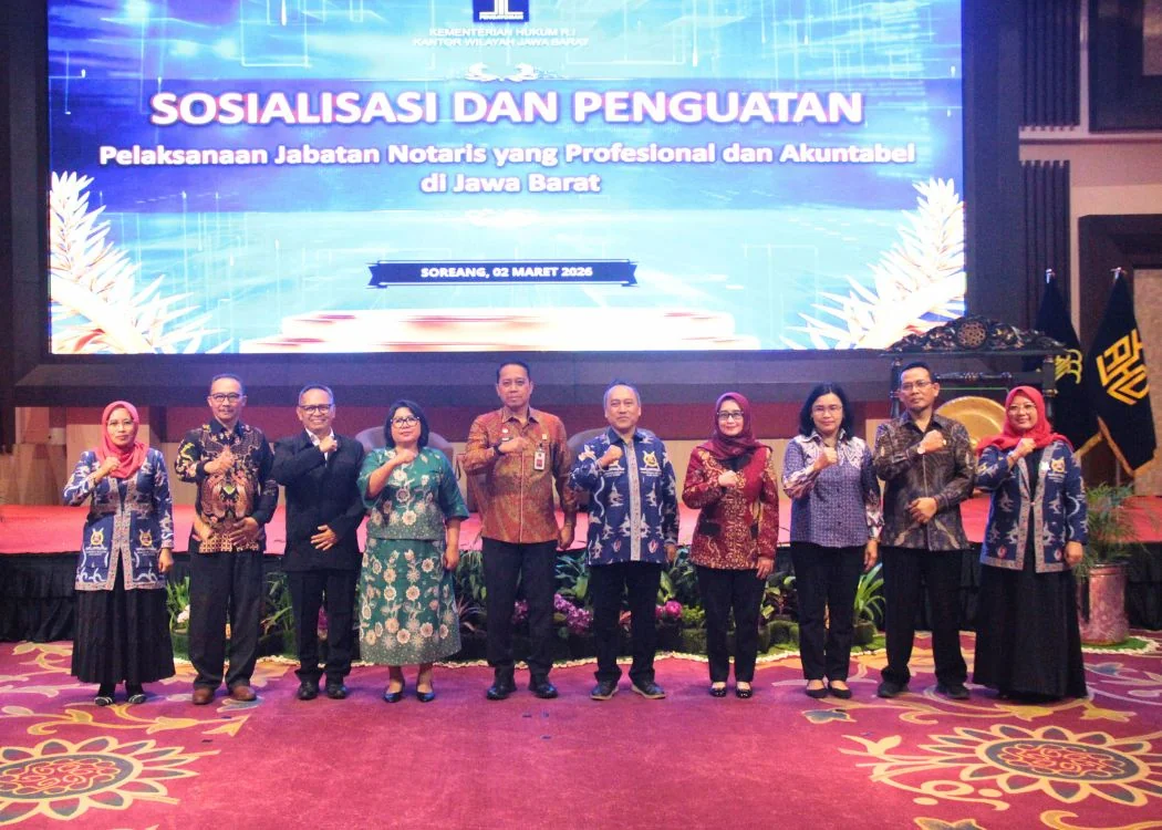 Kepala Kantor Wilayah Kemenkum Jabar, Asep Sutandar. Dalam sambutannya, menyoroti pentingnya kepatuhan terhadap Undang-Undang Jabatan Notaris (UUJN) dan Kode Etik, mengingat maraknya dugaan pelanggaran etik akhir-akhir ini yang bermuara pada persidangan M