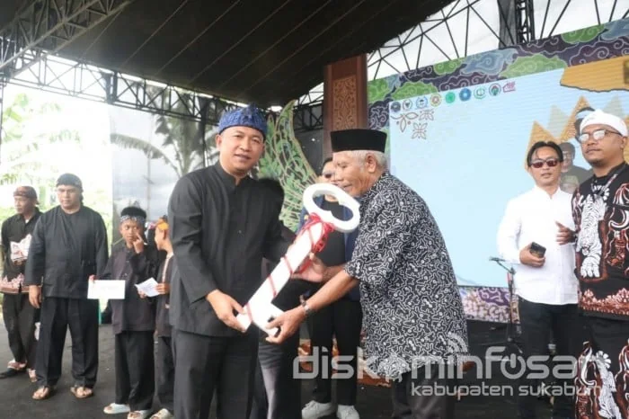 Wakil Bupati Sukabumi Andreas membuka rangkaian kegiatan Milangkala ke-44 Desa Sukamaju.Ist