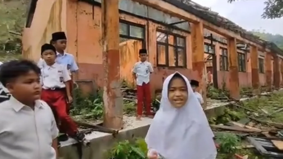 Dedi Mulyadi Tanggapi Curhatan Siswa SDN Gunungtelu yang Belajar di Sekolah Rusak