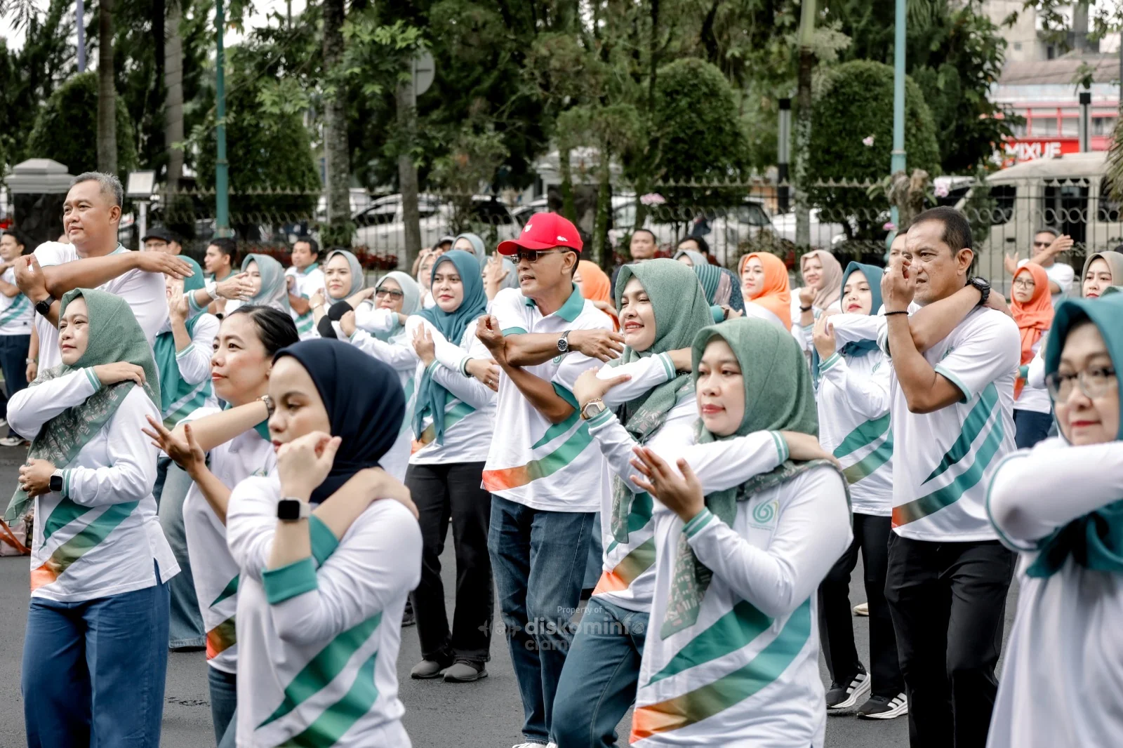 Acara peringatan dibuka secara resmi langsung oleh Bupati Herdiat bersamaan dengan senam sehat bersama seluruh tenaga kesehatan di Kabupaten Ciamis.Ist
