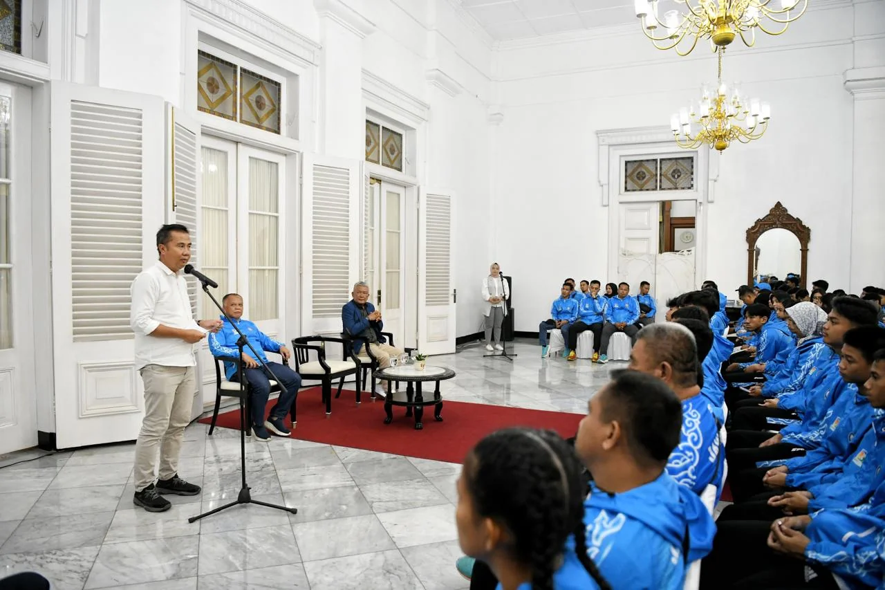 Bey Triadi Machmudin menyambut Kedatangan Kontingen Jabar