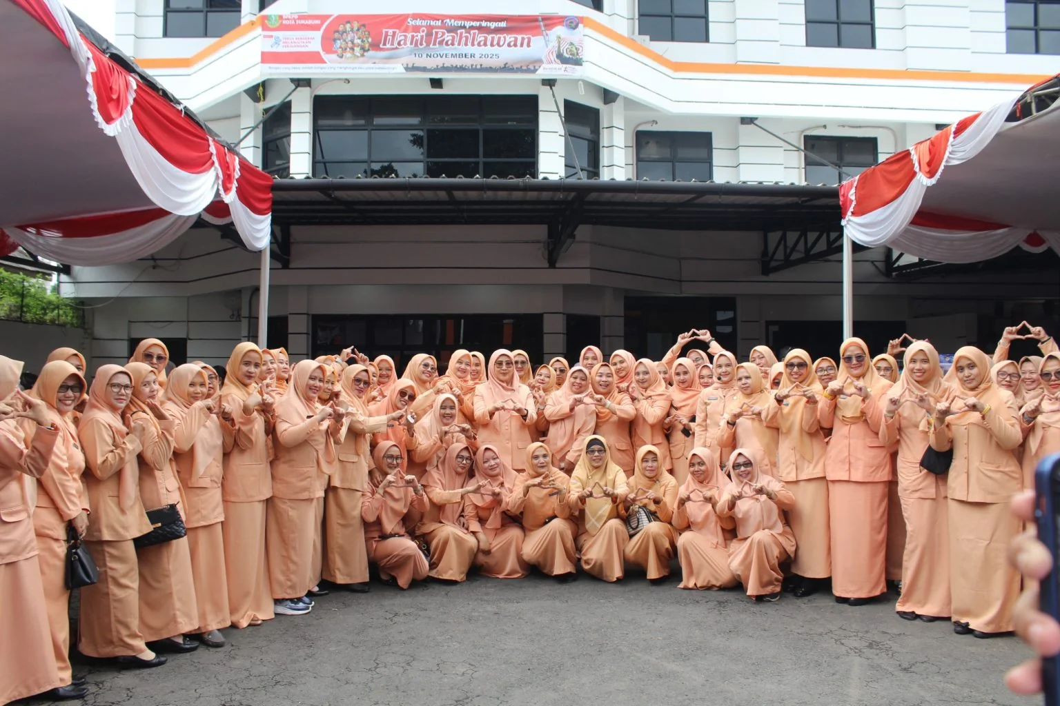 Dharma Wanita Persatuan (DWP) Kota Sukabumi selama lima hari dari tanggal 10 hingga 14 November 2025, menggelar bazar UMKM dalam rangka memperingati HUT ke – 26 DWP.Ist