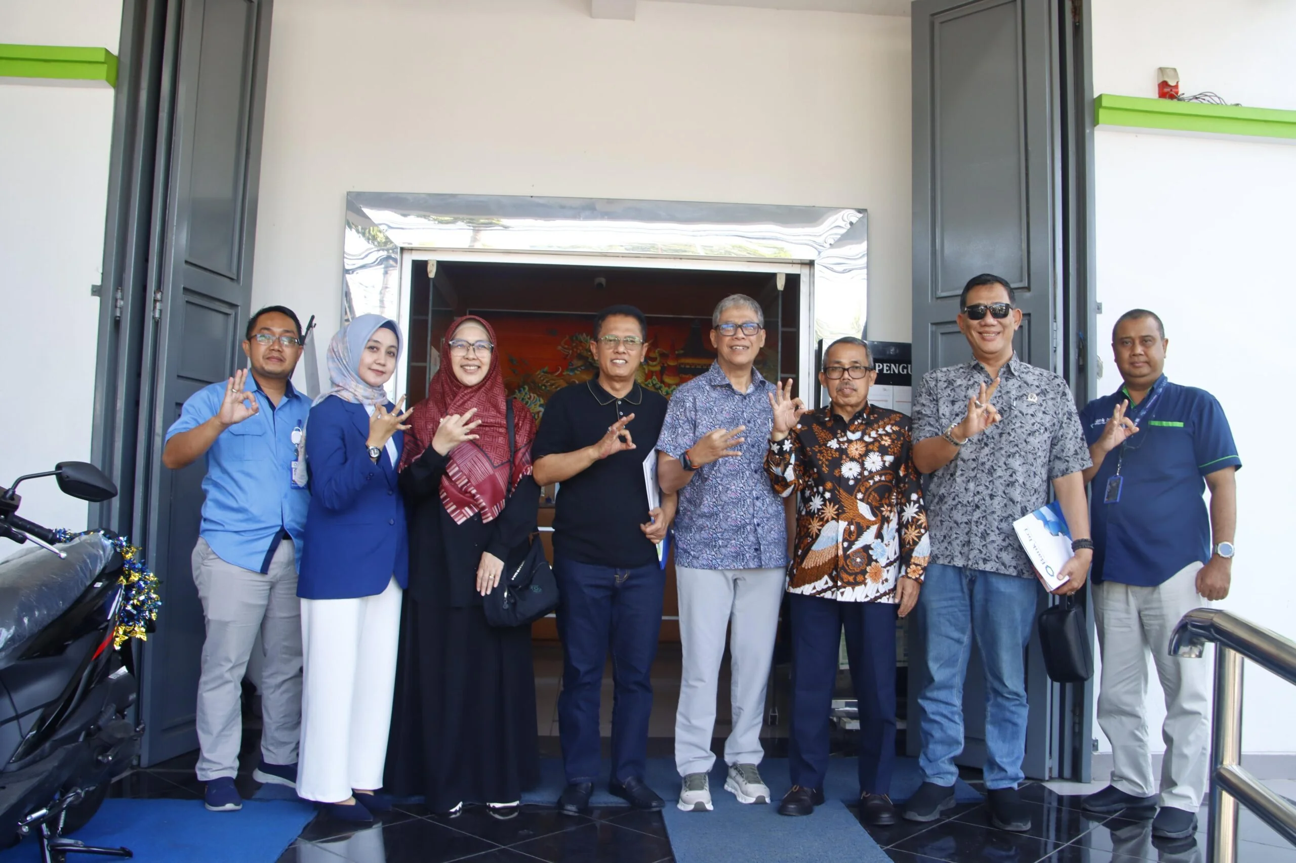Anggota Komisi III DPRD Provinsi Jawa Barat, Onnie Soerono Sandi, usai kunjungan kerja Komisi III ke PT BPR Cirebon Jabar, Kabupaten Cirebon.Dok-Humas DPRD Jabar
