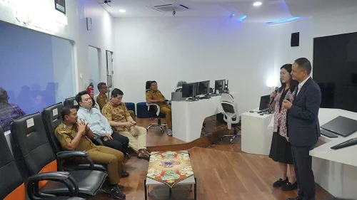 Investor asal Tiongkok dipimpin  Teng Ling Jian dari Hangzhou Qiantang Center of Contemporary Internationalization Studies bersama dengan  Kepala Badan Pengelola Kawasan Rebana Helmy Yahya menjajaki peluang investasi di Sumedang. Kunjungan tersebut disamb