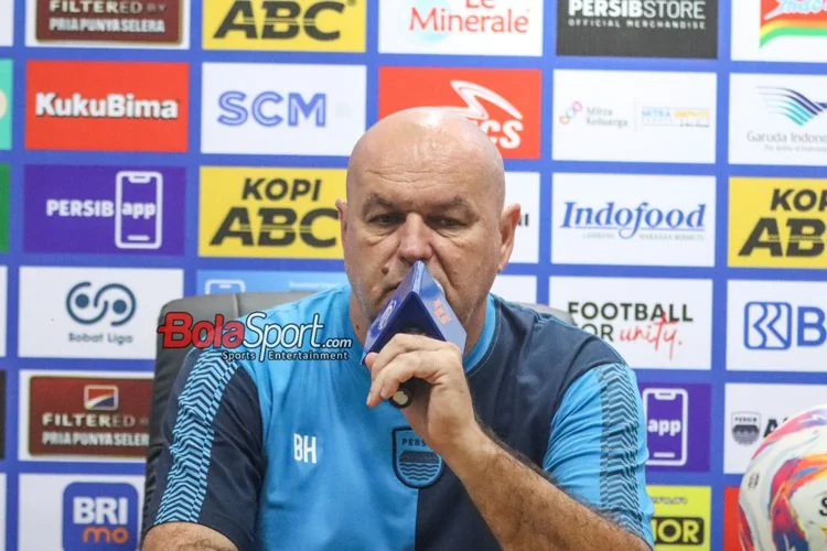 Pelatih Persib Bandung Bojan Hodak