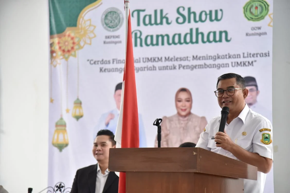 Sekda Kuningan Uu Kusmana, S.Sos., M.Si. menegaskan bahwa sektor usah UMKM merupakan kekuatan utama perekonomian daerah yang harus terus diperkuat, salah satunya melalui peningkatan literasi keuangan masyarakat.Dok-T/IKP/Diskominfo