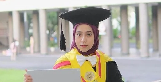 Dewi, Dosen Kimia ITB, Janten Dokter Pangngorana di UGM, Lulus kalayan IPK 4,00